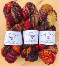 Afbeelding in Gallery-weergave laden, Brown Eyed Flame Deluxe Sock
