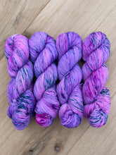 Afbeelding in Gallery-weergave laden, Whimsical Magic Bioluxe Sock
