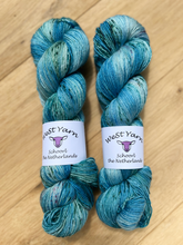 Load image into Gallery viewer, Zee - Singles - WeStYarn
