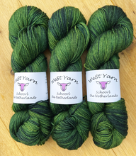 Afbeelding in Gallery-weergave laden, Lost in Leaves Merino-Silk
