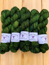 Afbeelding in Gallery-weergave laden, Lost in Leaves Merino Singles - WeStYarn
