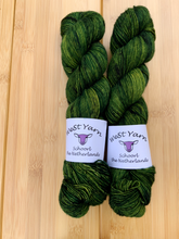 Afbeelding in Gallery-weergave laden, Lost in Leaves Merino Singles - WeStYarn
