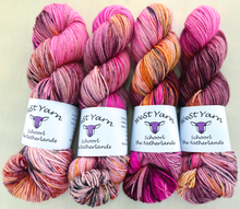 Afbeelding in Gallery-weergave laden, Wild Cherry Blossom Deluxe Sock 
