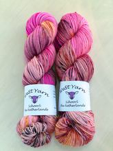 Afbeelding in Gallery-weergave laden, Wild Cherry Blossom Deluxe Sock 
