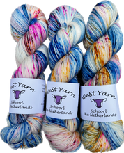Afbeelding in Gallery-weergave laden, Twisting Delft Blue Bioluxe Sock
